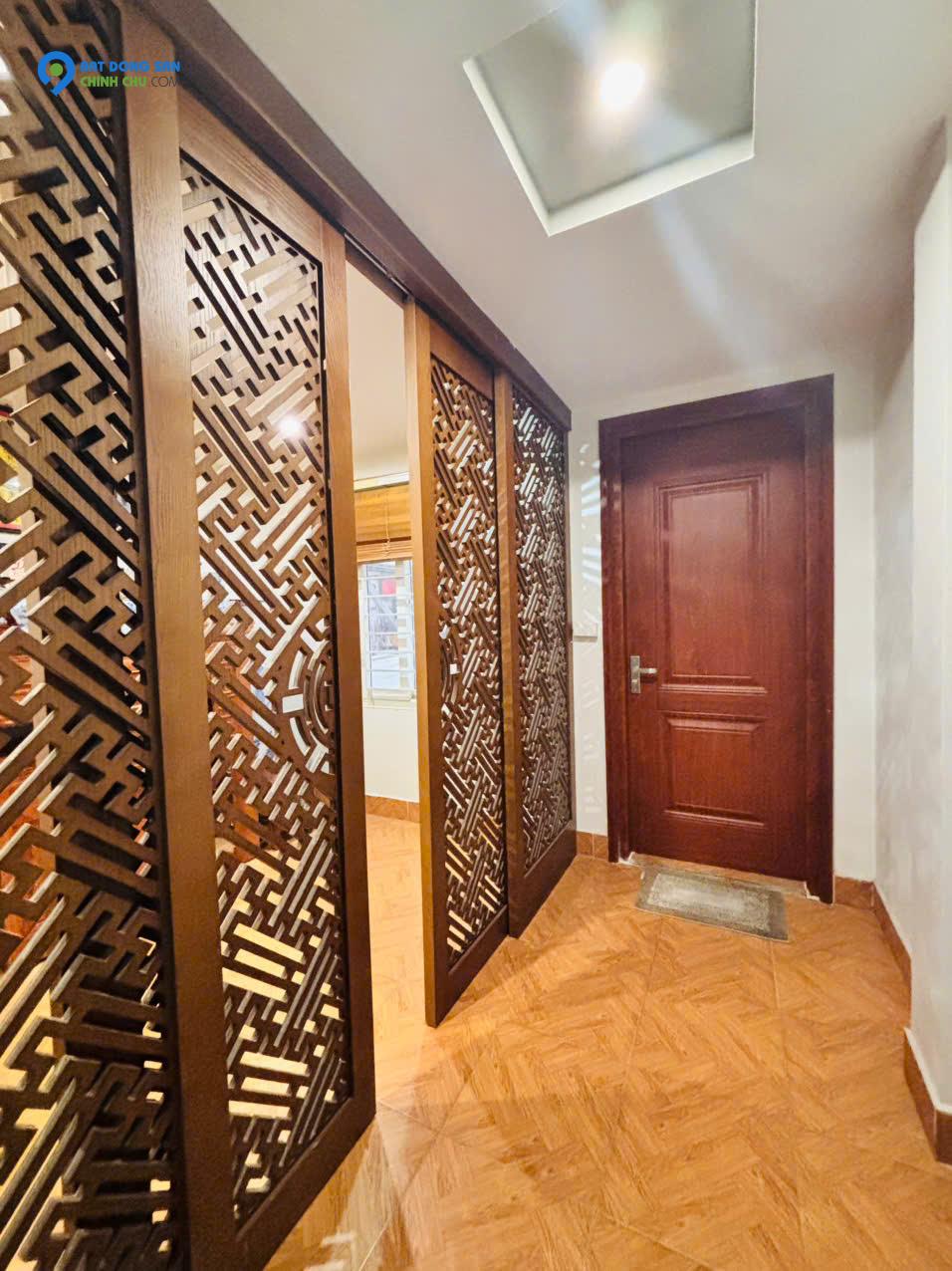 🏡 NHÀ  HOÀNG CẦU - Ô TÔ CÁCH 10M - GẦN BÃI GỬI XE - DÂN XÂY CHẮC CHẮN