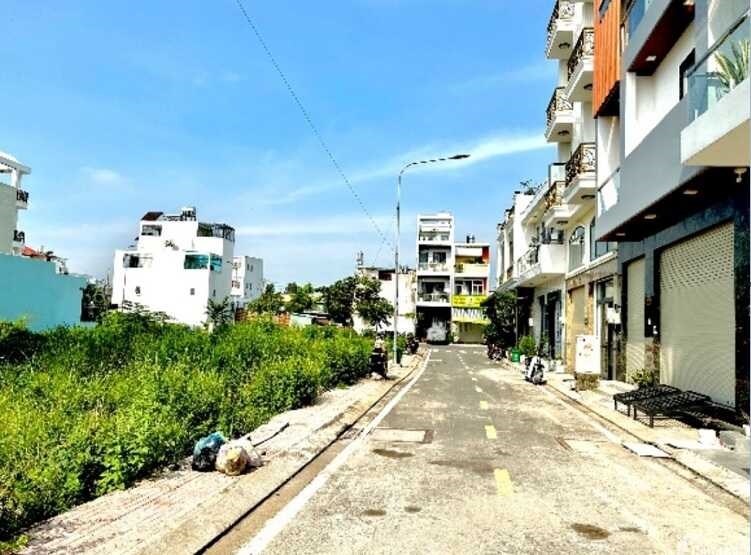 Từ chối công chứng hợp đồng mua bán nhà đất vì chưa hủy đặt cọc, có đúng luật?